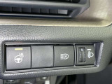 オートマチックハイビームとは、先行車や対向車のライトを認識し、ハイビームとロービームを自動で切り替える機能です。夜道の視界を確保します。詳細は販売店スタッフまでおたずねください。