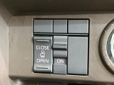 【パワースライドドア】スマートキーや運転席のスイッチでスライドドアの開閉が可能♪電動だから力を入れてドアを開ける必要が無く、小さいお子様でも、重い荷物を持っている時もラクに開け閉めできます♪