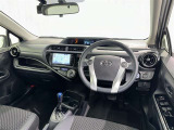 運転席まわりです。 各操作スイッチは使いやすい位置に配置されてます。