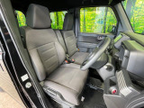 運転席まわりには十分なスペースがあり、大柄な方でもゆったり運転していただける環境です。