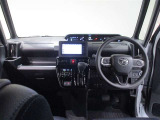 必要な装備を使いやすい位置に配置した機能的な運転席まわり。操作感や車両感覚など、ぜひ運転席に座って確かめてください。