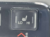 【シートヒーター】スイッチを押すだけで座席がぽかぽかに!車内が温まる前に暖かくなるので快適です。