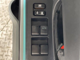 【パワーウインドウ】運転席のスイッチで、各席の窓ガラスの開閉ができます!あると便利ですよね!