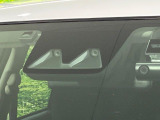 【スマートアシスト】走行中に前方の車両等を認識し、衝突しそうな時は警報とブレーキで衝突回避と被害軽減をアシスト。より安全にドライブをお楽しみいただけます。