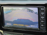 バックモニター付きでガイドラインがモニターに表示され、車庫入れや縦列駐車などの際に役立ちます!