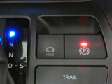 電動パーキングブレーキを搭載。スイッチ操作でパーキングブレーキを作動・解除することが可能なため操作に力は不要ですよ♪