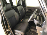 運転席の座面高さを調整できるシートリフターが付いています。フロントシートはベンチシートを採用で、座面も広く使い勝手もいいですよ♪