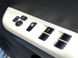 【電動格納ミラー】サイドミラーは電動格納式となっており、狭い駐車場でもキズがつくリスクを抑えられます。
