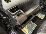 ダッシュボード周辺画像です。小物を置くのに便利な収納スペースです(^^♪