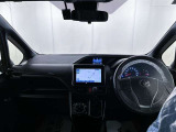 落ち着いたカラーの内装で、ゆったりと運転したい方に。