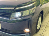 【LEDヘッドライト】悪天候や夜間走行時も良好な視界を確保し安心して運転できる高輝度LEDヘッドライトを装備!点灯速度が早く、消費電力も抑えられています。
