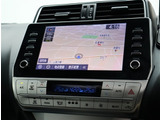お車選びをお楽しみ頂けるよう、在庫車の展示スペースを十分に確保しております。