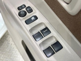 【電動格納ミラー】サイドミラーは電動格納式となっており、狭い駐車場でもキズがつくリスクを抑えられます。