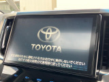 【大画面ナビ】人気の大型10インチナビを装備。存在感のある大画面はインパクト大!ナビ利用時のマップ表示は見やすく、テレビやDVDは臨場感がアップ!いつものドライブがグッと楽しくなりま