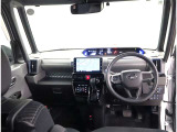 オシャレなインテリアで運転する気分も盛り上がりますよね^^