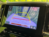 【バックカメラ】駐車時に後方がリアルタイム映像で確認できます。大型商業施設や立体駐車場での駐車時や、夜間のバック時に大活躍!運転スキルに関わらず、今や必須となった装備のひとつです!