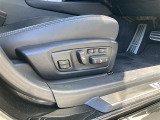 【 メモリー付パワーシート 】シートポジションがしっかり決まると、運転操作が楽になりますね♪微調整が可能なので、様々なシーンでも活躍できます。