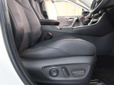 パワーシート搭載。微妙な調整が手軽にでき、ピッタリなポジションで運転することが可能です。