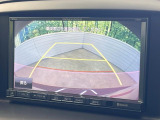 【バックカメラ】駐車時に後方がリアルタイム映像で確認できます。大型商業施設や立体駐車場での駐車時や、夜間のバック時に大活躍!運転スキルに関わらず、今や必須となった装備のひとつです!