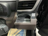 運転席と助手席には、回転式のインパネカップホルダーが装備されています。
