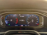 液晶モニターにはスピードメーター、タコメーターの他に車両情報の表示が可能です。