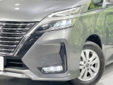 【LEDヘッドライト】悪天候や夜間走行時も良好な視界を確保し安心して運転できる高輝度LEDヘッドライトを装備!点灯速度が早く、消費電力も抑えられています。