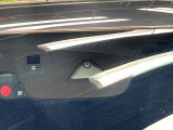 【スマートシティブレーキサポート】低速走行中に前方の車両等を認識し、衝突しそうな時は警報とブレーキで衝突回避と被害軽減をアシスト。より安全にドライブをお楽しみいただけます。