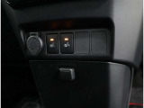 シートヒーター付:寒い日や夏の冷房中の冷えやすい肩・腰・脚部を暖めるシートヒーターが運転席・助手席に装備されています!