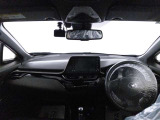 落ち着いたカラーの内装で、ゆったりと運転したい方に。