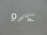 カラーヘッドアップディスプレイ付き。少ない視線移動で情報を確認できるので、運転の疲労軽減に繋がりますよ♪