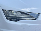 ●LEDハイビームが多数独立で存在し、ハイビーム時に対向車や前方を走る車の部分をロービームに切り替えが可能!!シーケンシャルウインカーも装備!!