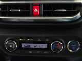 車内を快適に、オートエアコンを装備しています。