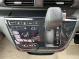 「オートエアコン」付き一年中快適な室内を提供!車内温度を設定すると、風量を自動で調節してくれます。さらに前席シートヒーターつき(^^)/