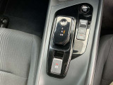 駐車ブレーキは電動式です。オートホールド機能付きで便利ですね