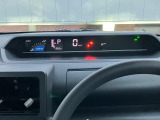 センターメーターを採用しております^^視線の移動が少なく、より安全な運転ができますね!