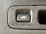 【パワーバックドア】スマートキーや運転席のボタンを押すだけでリアゲートが自動で開閉します!荷物を持っている時や、高い位置にあるバックドアを閉める際に便利な機能です♪