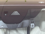 【スマートブレーキサポート】走行中に前方の車両等を認識し、衝突しそうな時は警報とブレーキで衝突回避と被害軽減をアシスト。より安全にドライブをお楽しみいただけます。