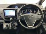 スポーティームード溢れる運転席周りですね。 クイックなドライビングに対応できるよな運転席回りになっています。 ドライブがますます楽しくなりますね!