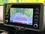 【バックカメラ】駐車時に後方がリアルタイム映像で確認できます。大型商業施設や立体駐車場での駐車時や、夜間のバック時に大活躍!運転スキルに関わらず、今や必須となった装備のひとつです!