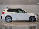 【BMWの伝統-3】BMWのお車は、&ldquo;駆け抜ける歓び&rdquo;を体現しております。走行の安定性とコーナリングの良さを追求し、思い通りにハンドルの操作可能です。
