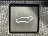 【パワーバックドア】スマートキーや運転席のボタンを押すだけでリアゲートが自動で開閉します!荷物を持っている時や、高い位置にあるバックドアを閉める際に便利な機能です♪