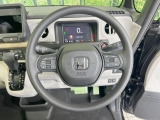 インテリアに合わせたデザインのステアリングは、運転される方のことも考え、運転しやすい形状、大きさです。是非一度、実際に触ってお確かめください。