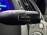 【オートライト】車外の明るさに応じて、自動的にライトの点灯・消灯をしてくれます。