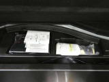 スペアタイヤレス車です。応急セットを搭載しております。