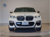 【キドニーグリル】BMWは約90年もの間、ほぼ全ての車両にひと目でBMWだと分かるこの特徴的なフロントグリルが備えられ、デザイン・アイコンとして親しまれてきました。