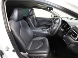 ゆったり室内で運転もしやすいです♪使い勝手の良い配置も考えられています!!