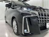 フォグランプ装着車です。暗い夜道の車両前方を明るく照らします
