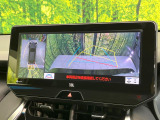【パノラミックビューモニター】専用のカメラにより、上から見下ろしたような視点で360度クルマの周囲を確認することができます☆死角部分も確認しやすく、狭い場所での切り返しや駐車もスムーズに行えます。