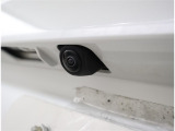 バックカメラが付いているので後方確認が非常にしやすいです。今や運転初心者も熟練者も必須装備!ついていて損はないですね♪