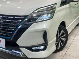 【LEDヘッドライト】悪天候や夜間走行時も良好な視界を確保し安心して運転できる高輝度LEDヘッドライトを装備!点灯速度が早く、消費電力も抑えられています。
